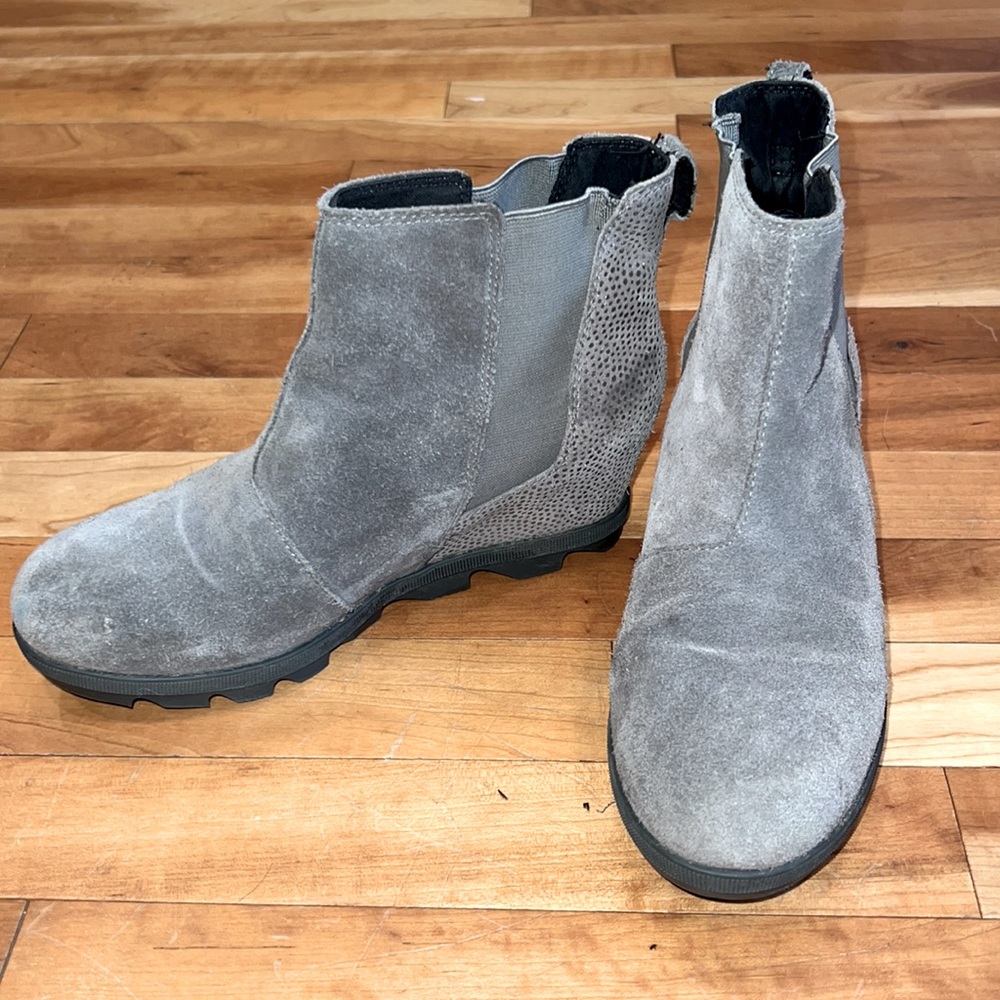 JOAN OF ARCTIC™ WEDGE III CHELSEA BOOTIE